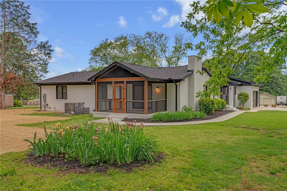 Property Photo: 608 Bonanza Circle SC 29673