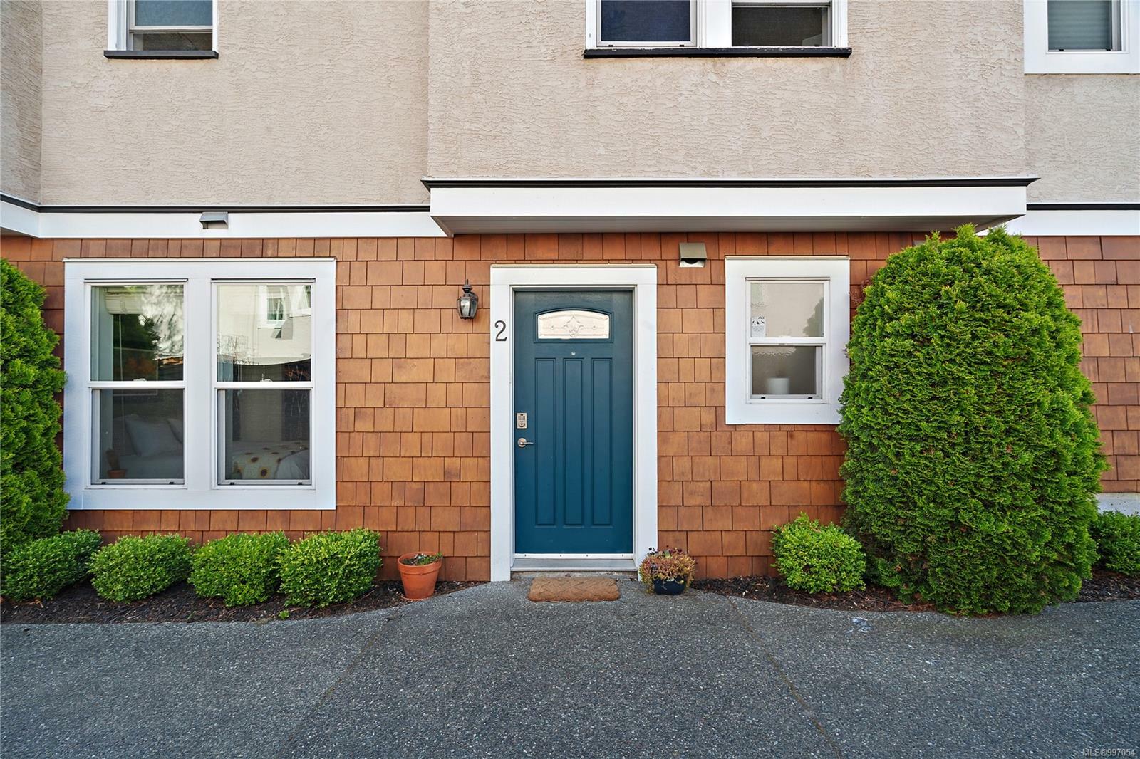 Property Photo:  833 Princess Ave 2  BC V8T 1K7 