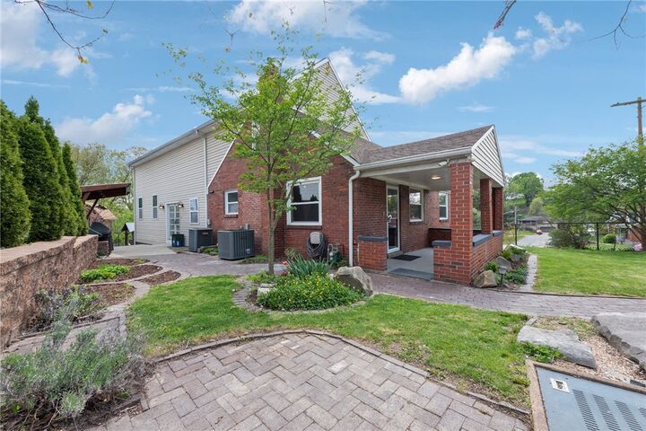 Property Photo:  3302 Crestview Dr  PA 15137 