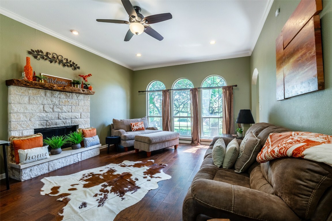 Property Photo:  511 Shadywood Lane  TX 78620 