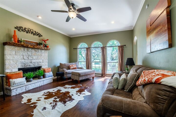 Property Photo: 511 Shadywood Lane TX 78620