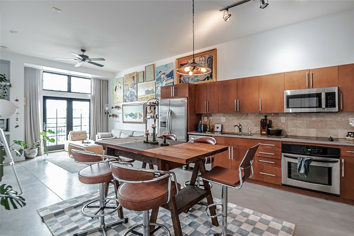 Property Photo: 2235 E 6th Street 302 TX 78702