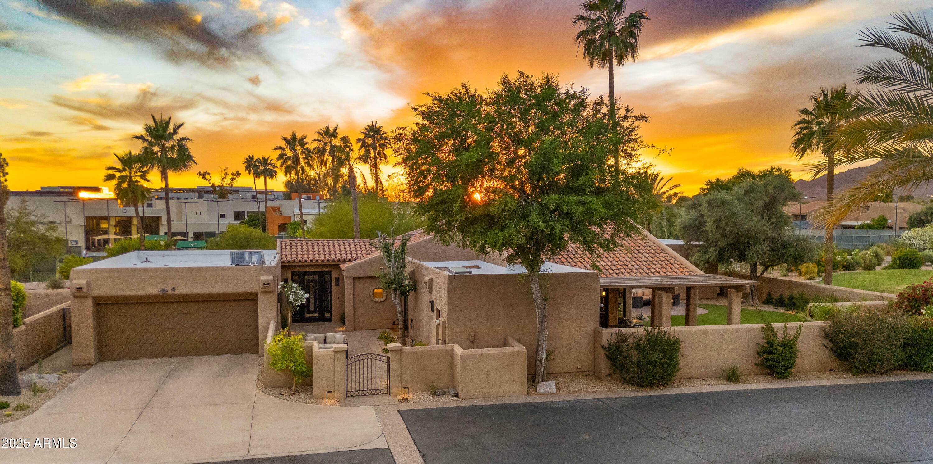 Property Photo:  4450 E Camelback Road 4  AZ 85018 