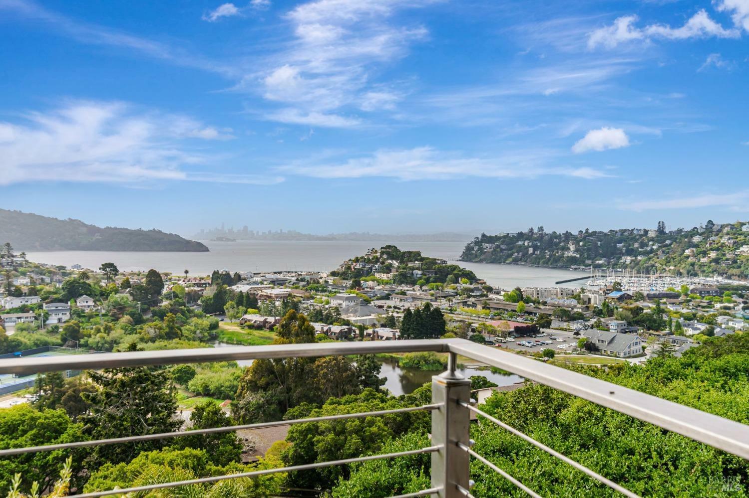 Property Photo: 5 Corinthian Court 11 CA 94920