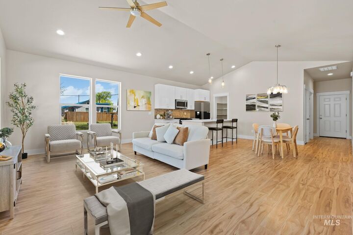 Property Photo:  780 S 3rd W St  ID 83647 