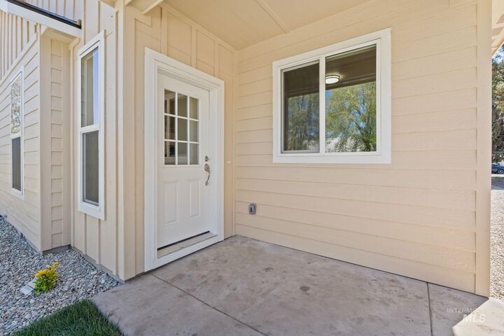 Property Photo:  780 S 3rd W St  ID 83647