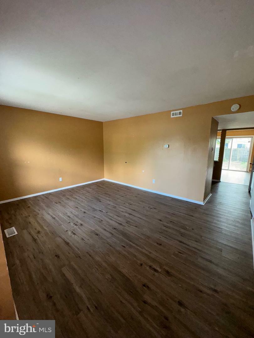 Property Photo: 4 Milstone Court NJ 08081