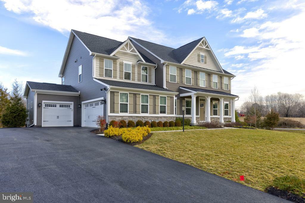 Property Photo: 9800 Thoroughbred Road VA 20187