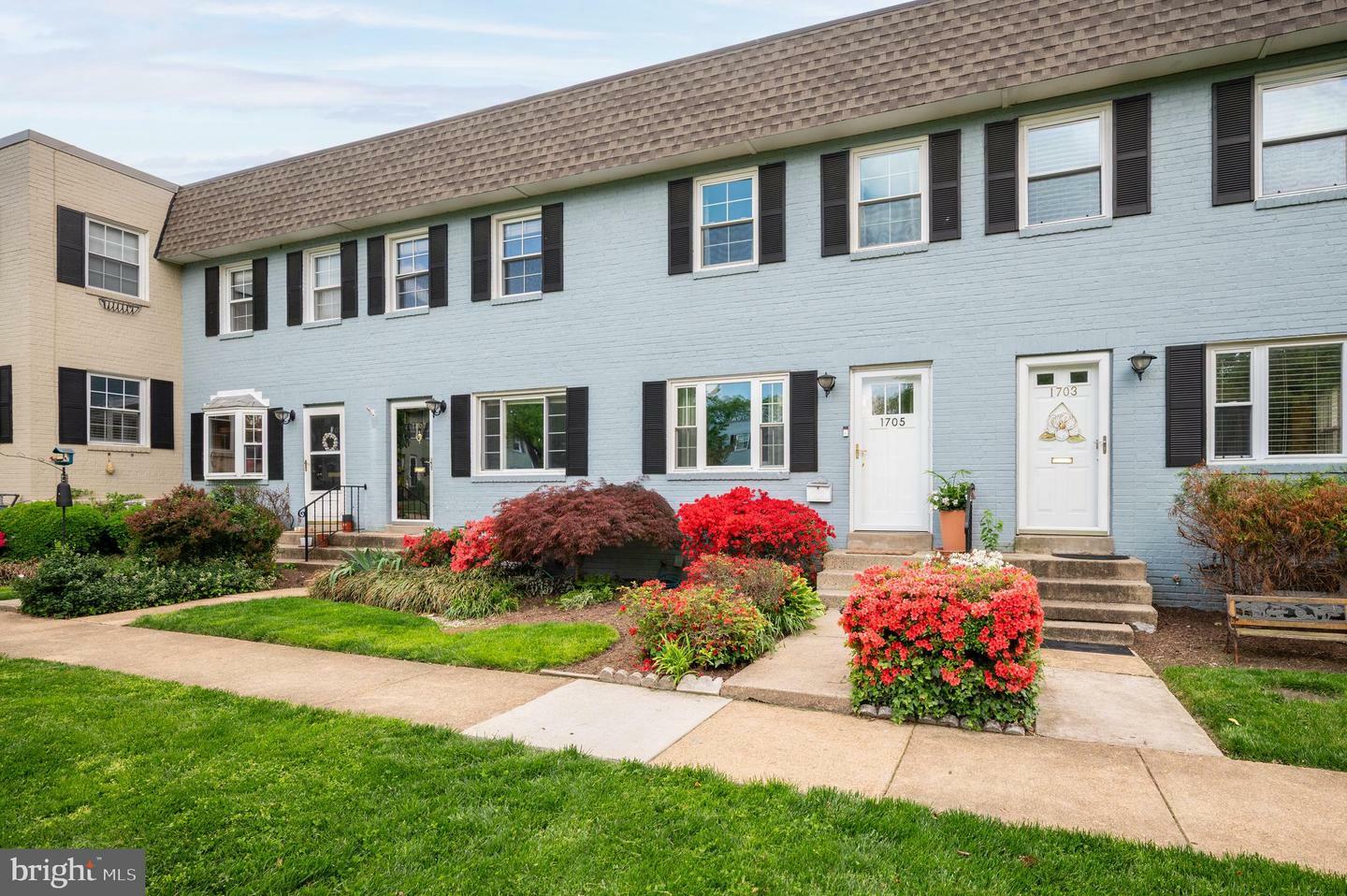 Property Photo: 1705 N Cliff Street VA 22301