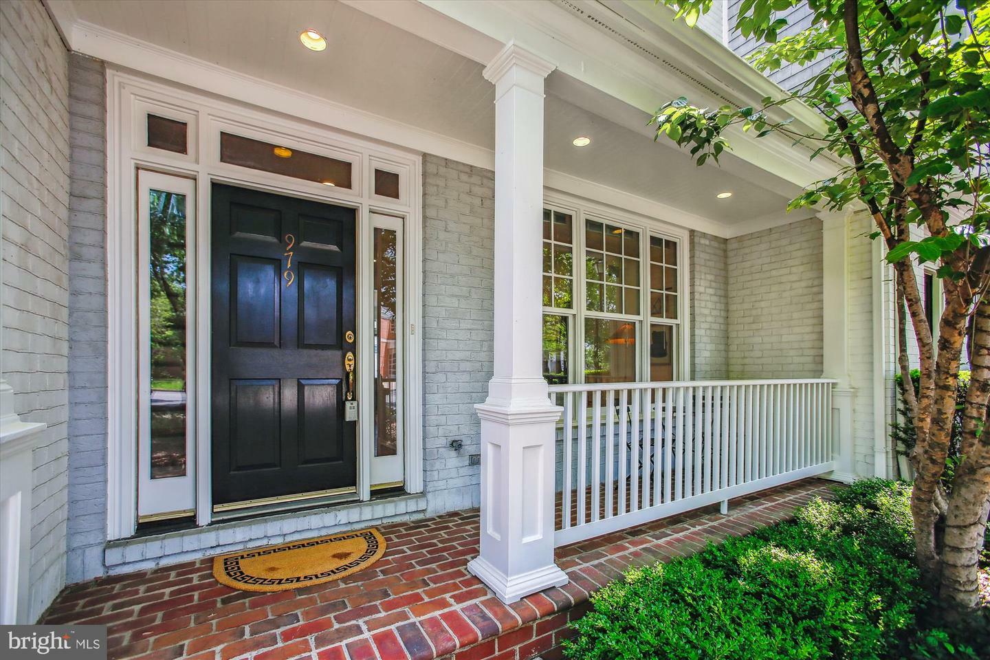 Property Photo: 979 Powhatan Street VA 22314
