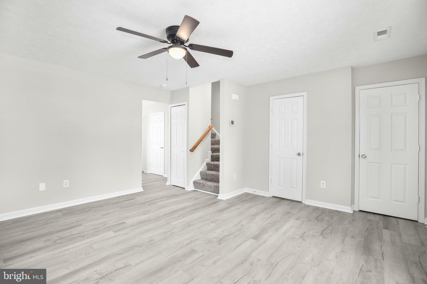 Property Photo: 9811 W Midland Way VA 22408