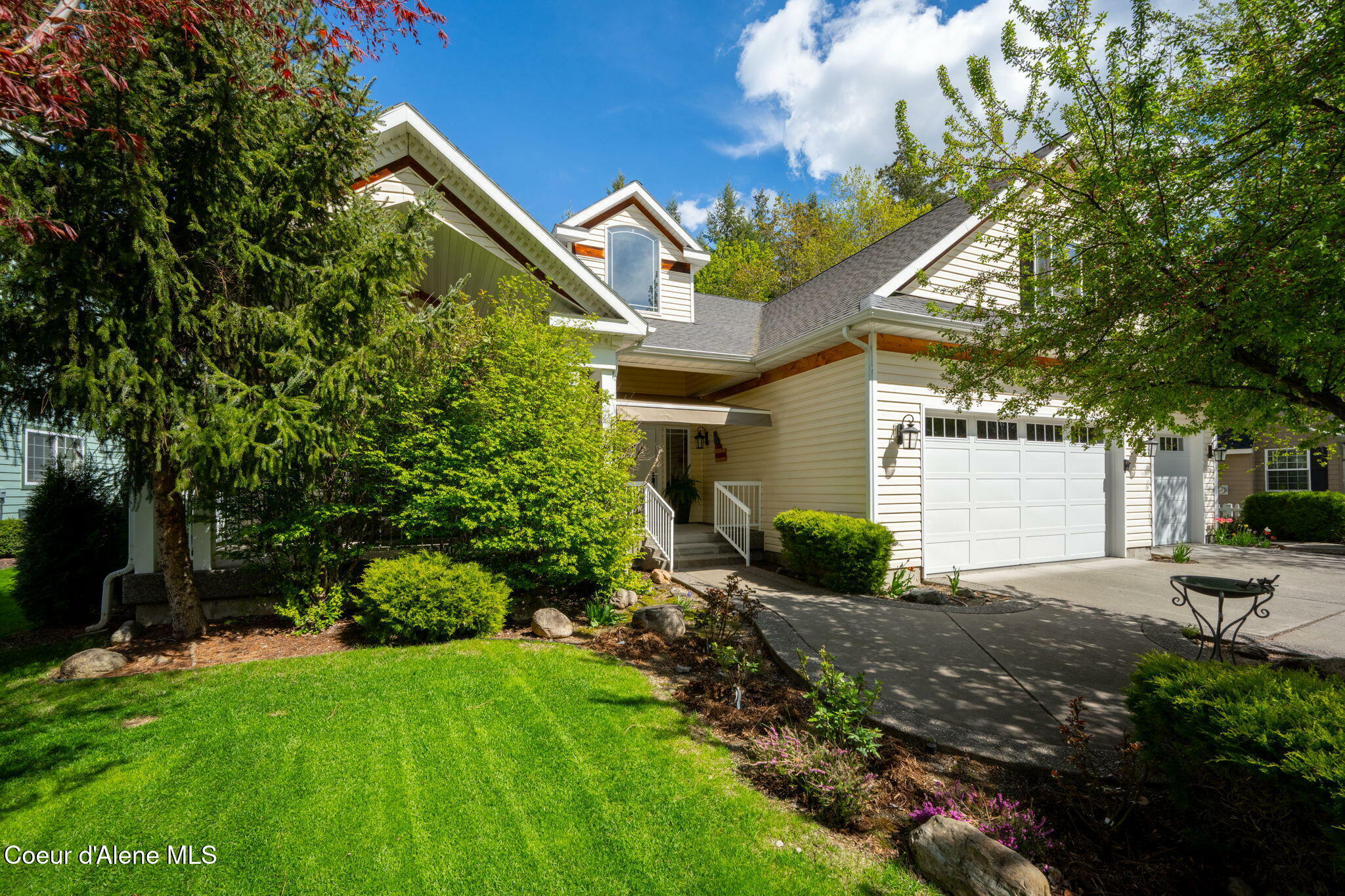 Property Photo: 807 S Riverside Harbor Dr ID 83854