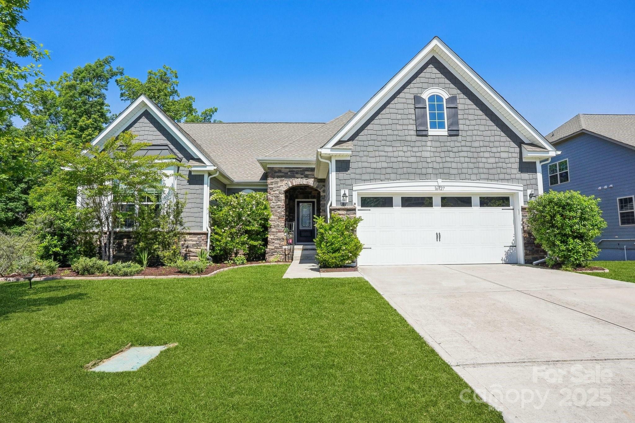 Property Photo: 16427 Cozy Cove Road NC 28278
