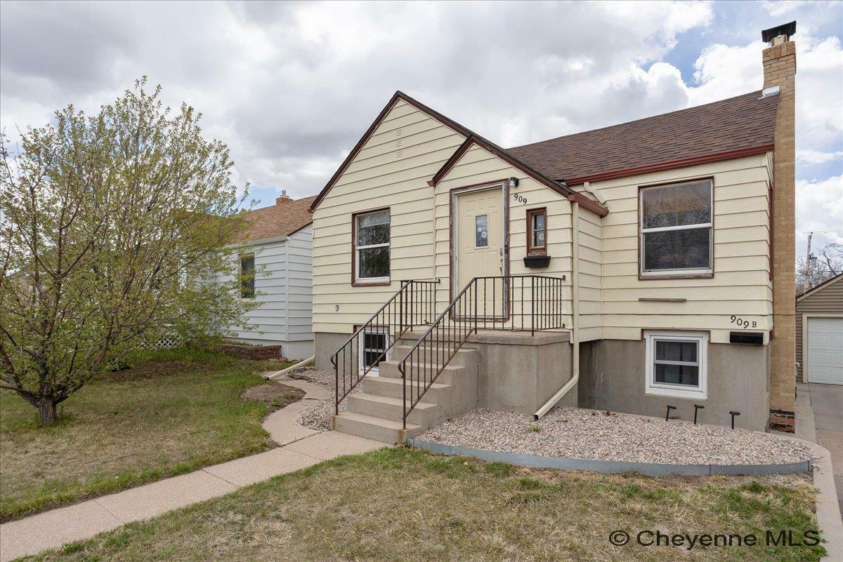 Property Photo: 909 E 23rd St WY 82001