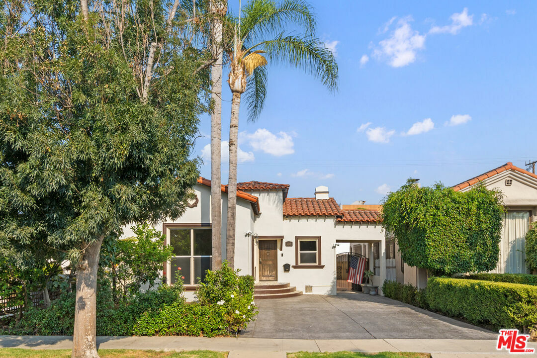 Property Photo: 422 S Clark Dr CA 90211