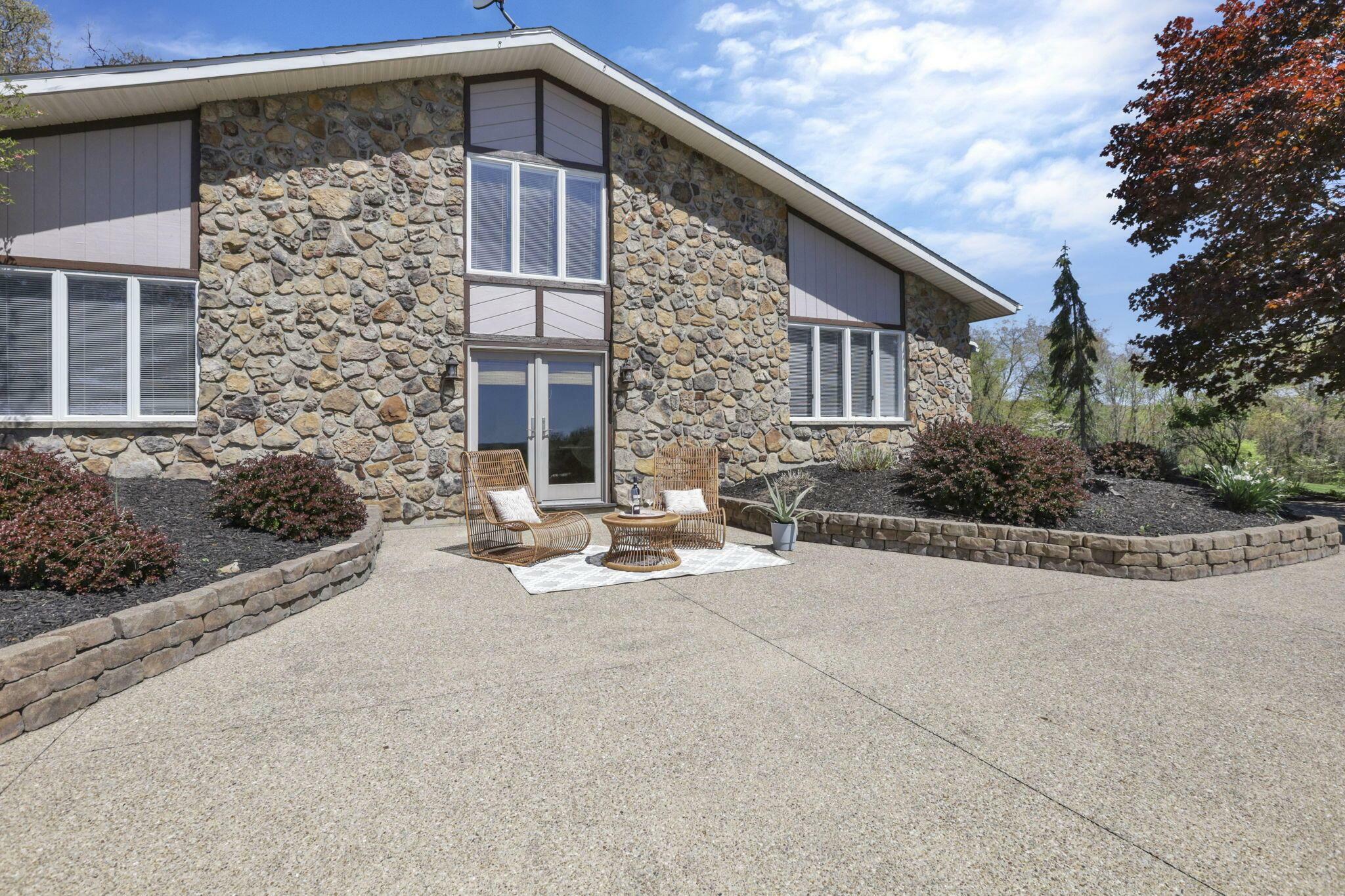 Property Photo: 17924 Bear Road OH 43830