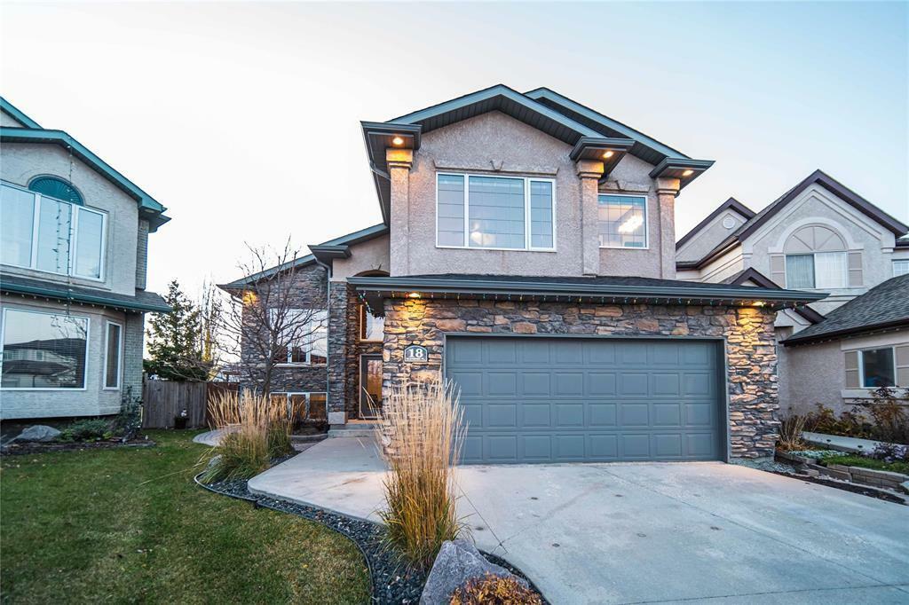 Property Photo: 18 Glenboro Place MB R2V 4X5