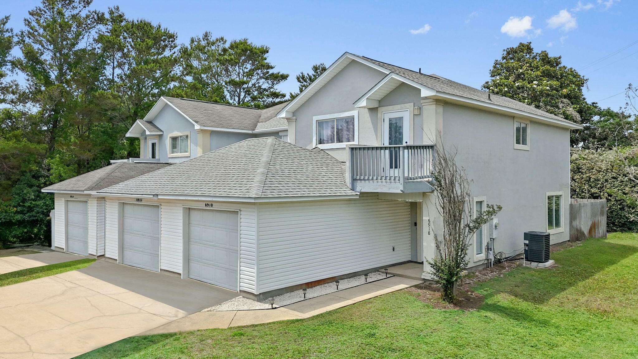 Property Photo: 6918 Sea Turtle Cir Circle FL 32566