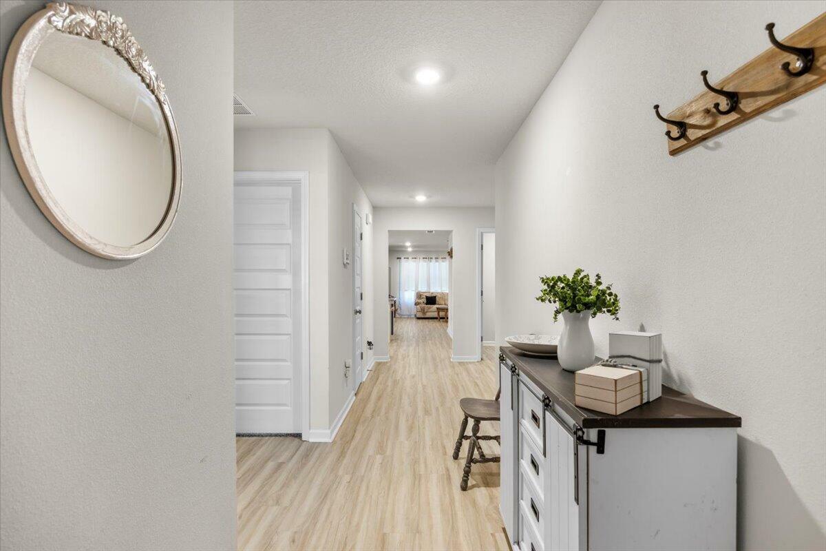 Property Photo: 810 Otto Loop Loop FL 32539