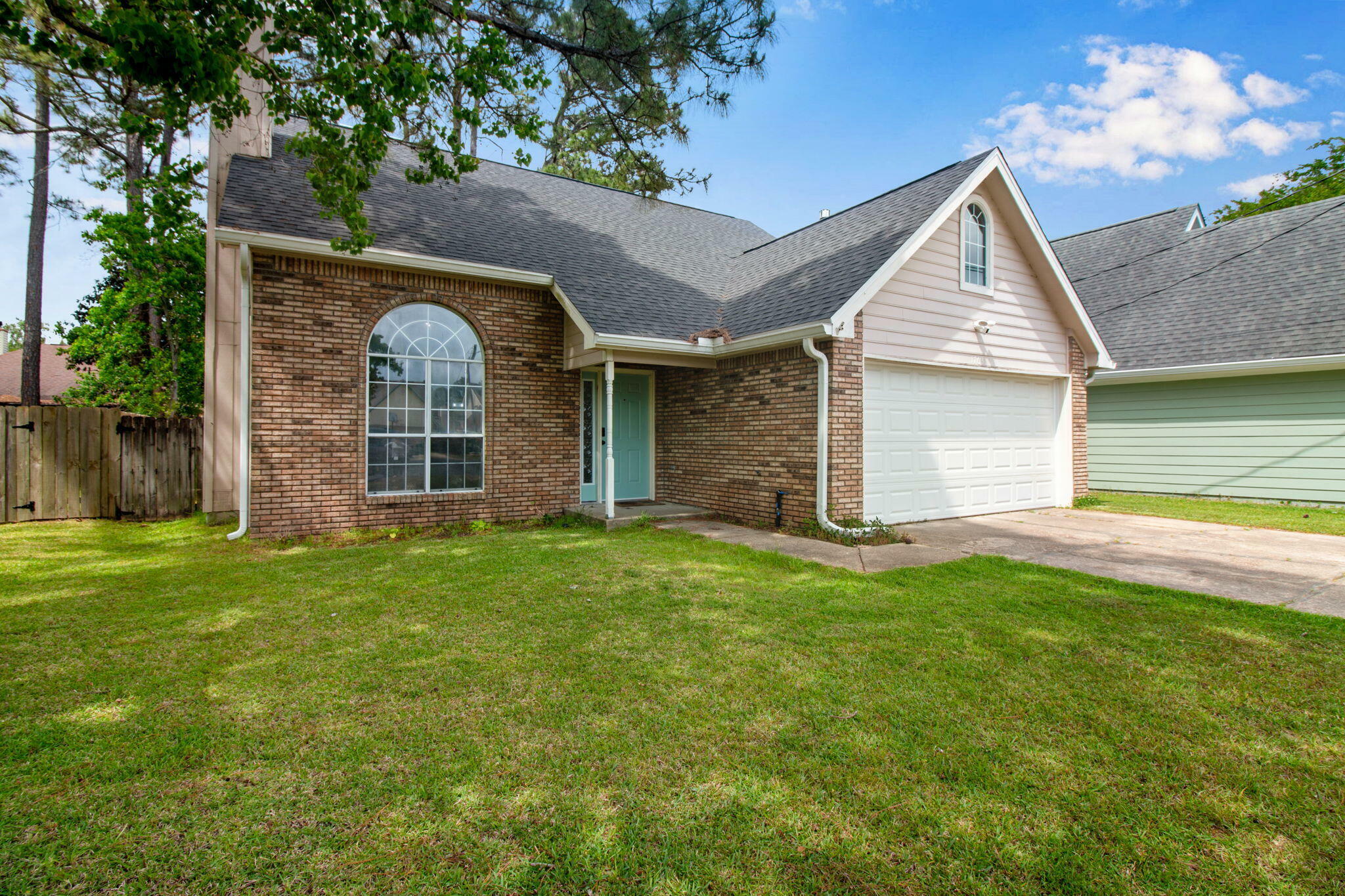 Property Photo: 1763 Guildford Court FL 32547