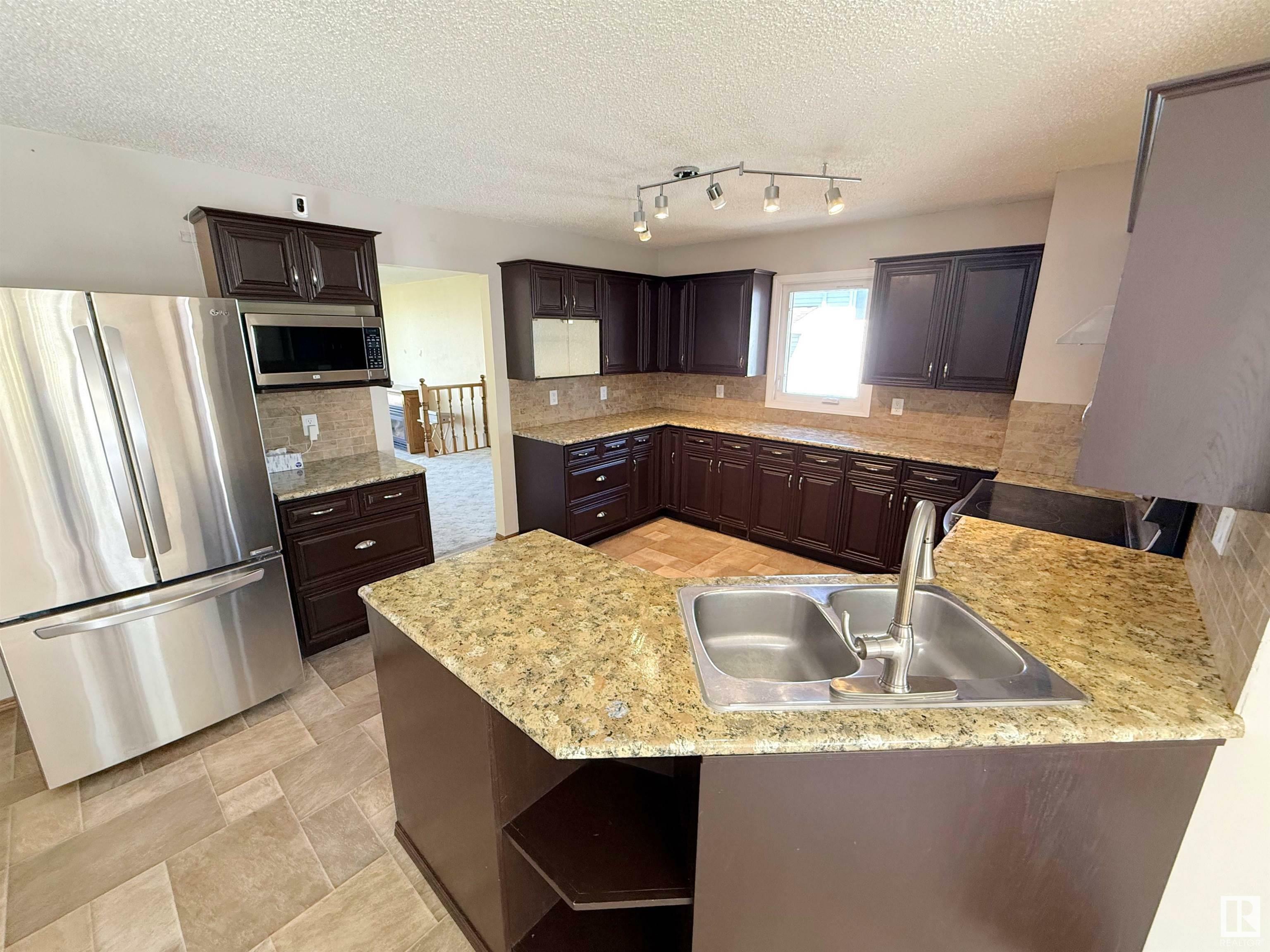 Property Photo: 30 Windermere Drive AB T7X 1P7
