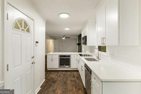 Property Photo: 1019 Crestwood Lane GA 30087