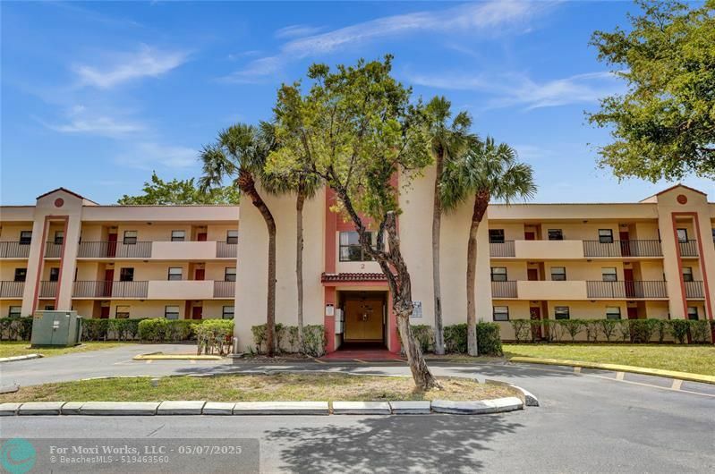 Property Photo: 3252 Foxcroft Rd 109 FL 33025