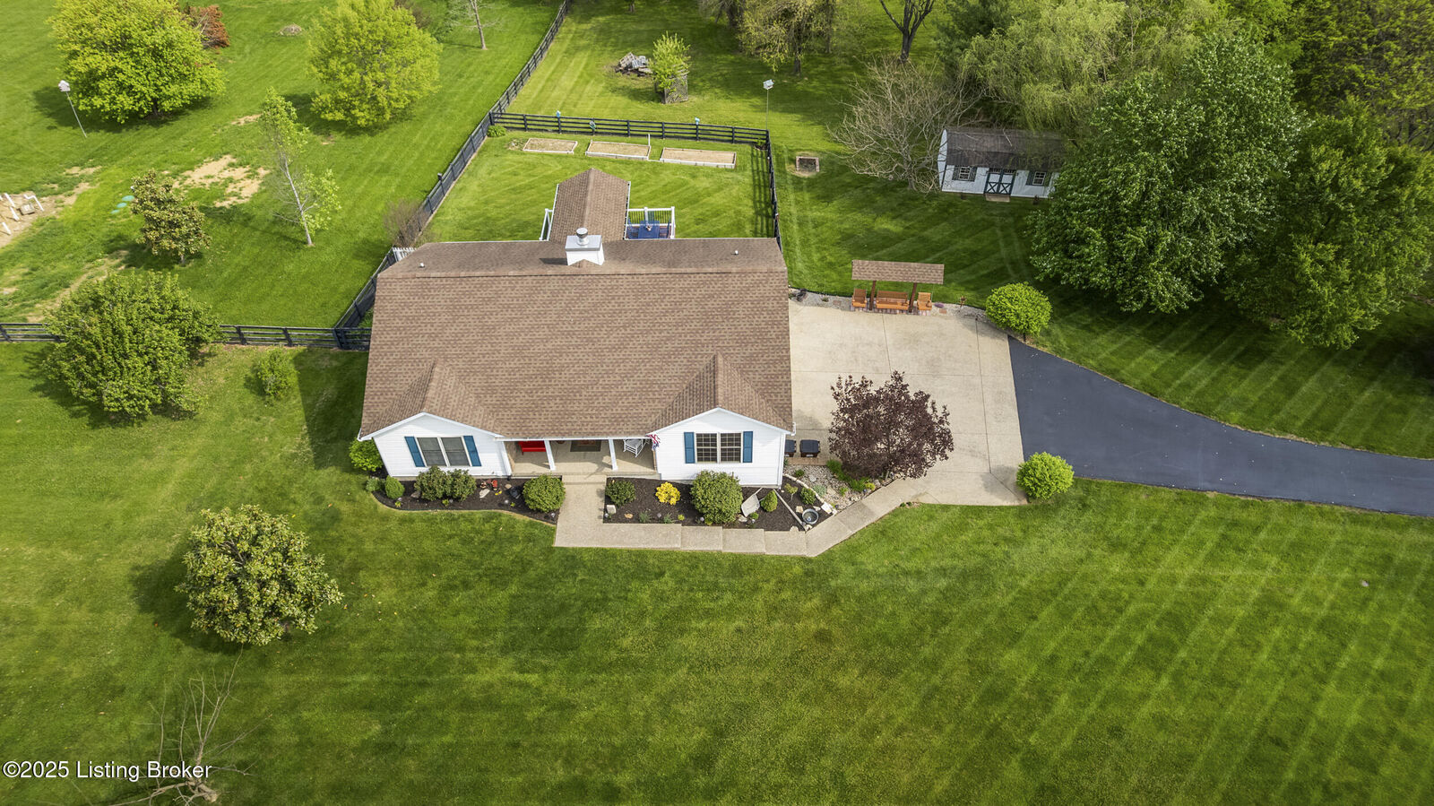 Property Photo:  15 Summer Place Dr  KY 40071 