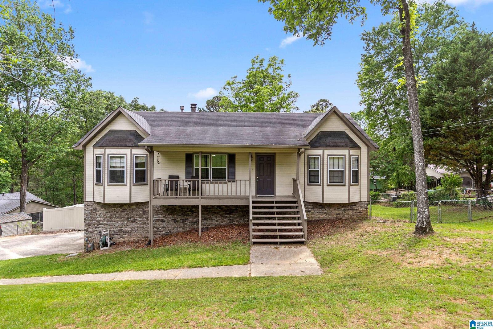 Property Photo:  214 Ash Circle  AL 35173 