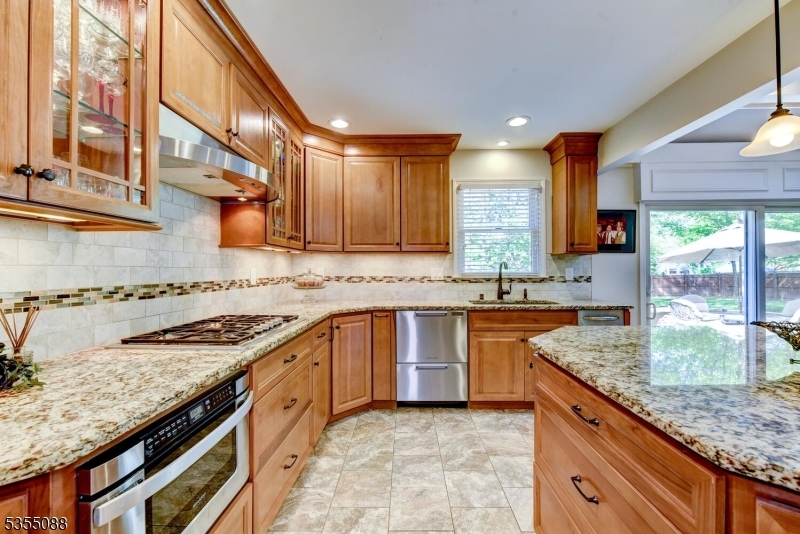 17 Edgewood Rd  Branchburg Twp. NJ 08853 photo
