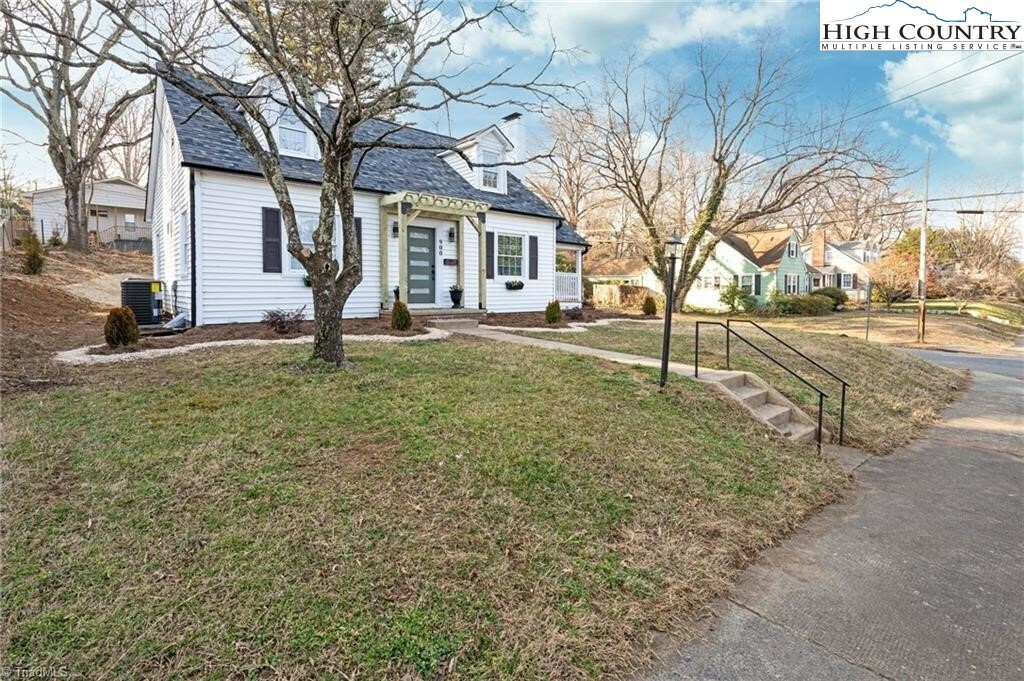 Property Photo: 900 Gales Avenue NC 27103