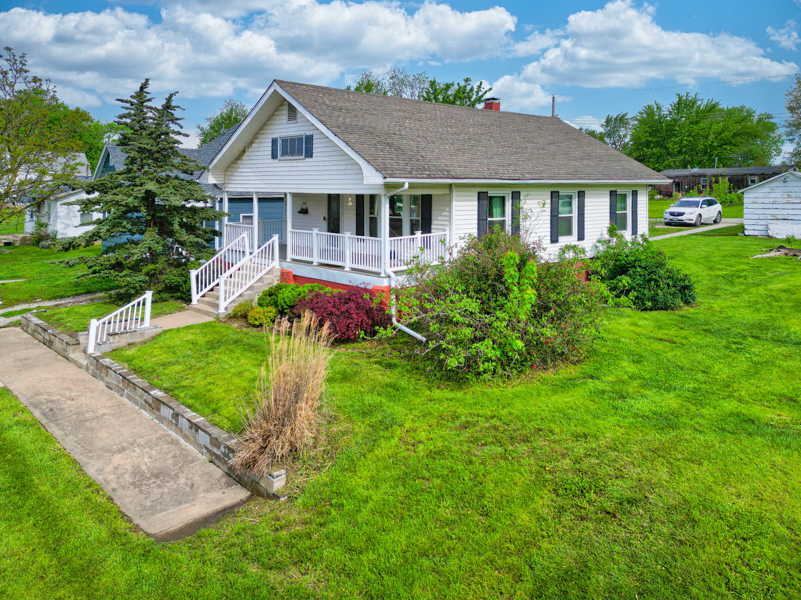Property Photo: 1007 Myra Street MO 65270