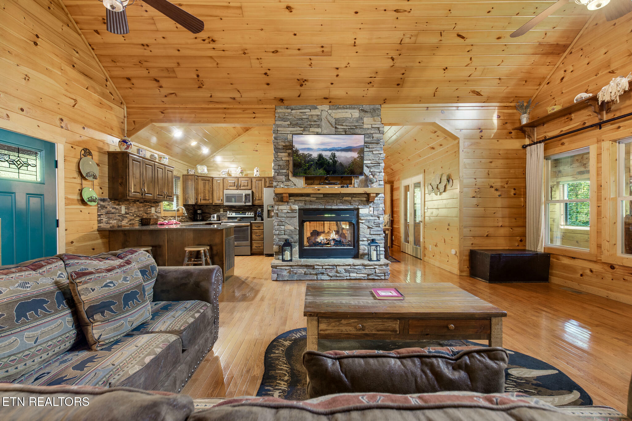 Property Photo: 2471 Cove Mountain Lane TN 37862