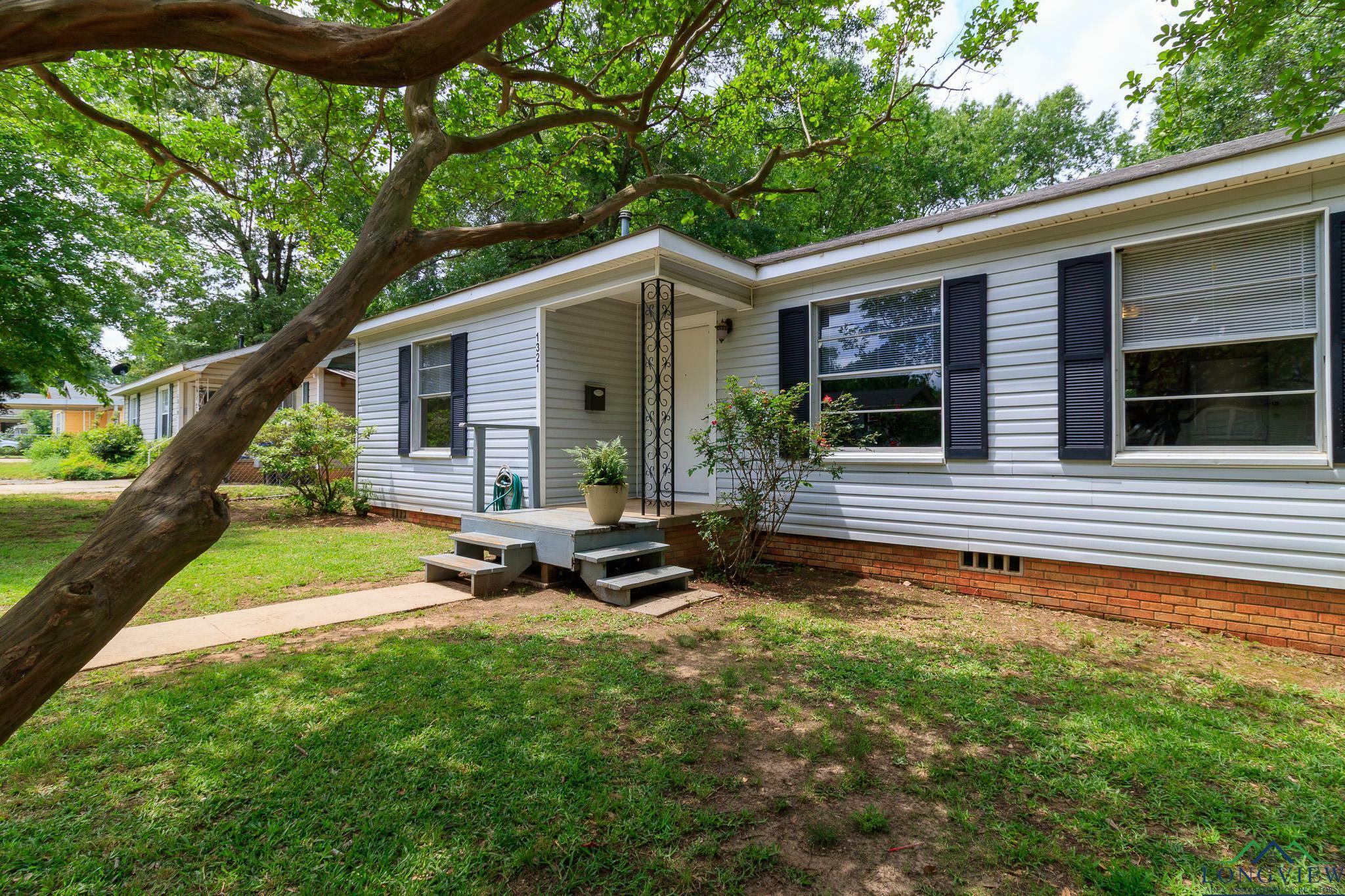 Property Photo: 1321 Lake Drive TX 75601