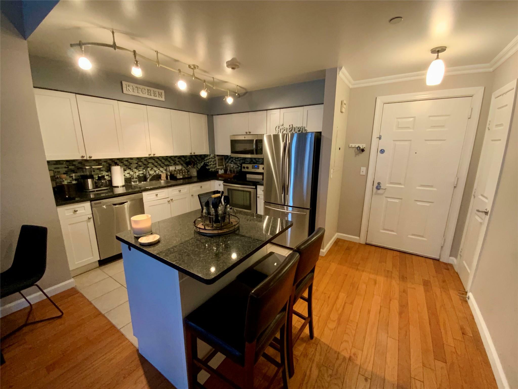 Property Photo: 31 Greenridge Avenue 2G NY 10605
