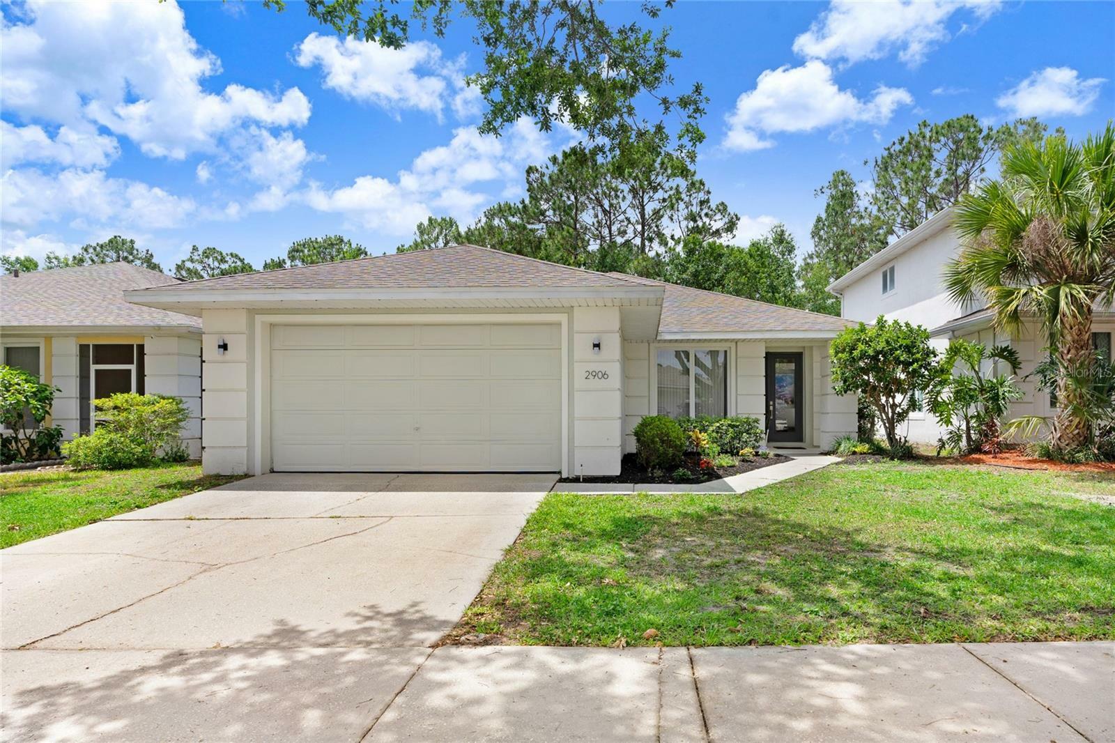 Property Photo: 2906 Sunset Vista Court FL 34747