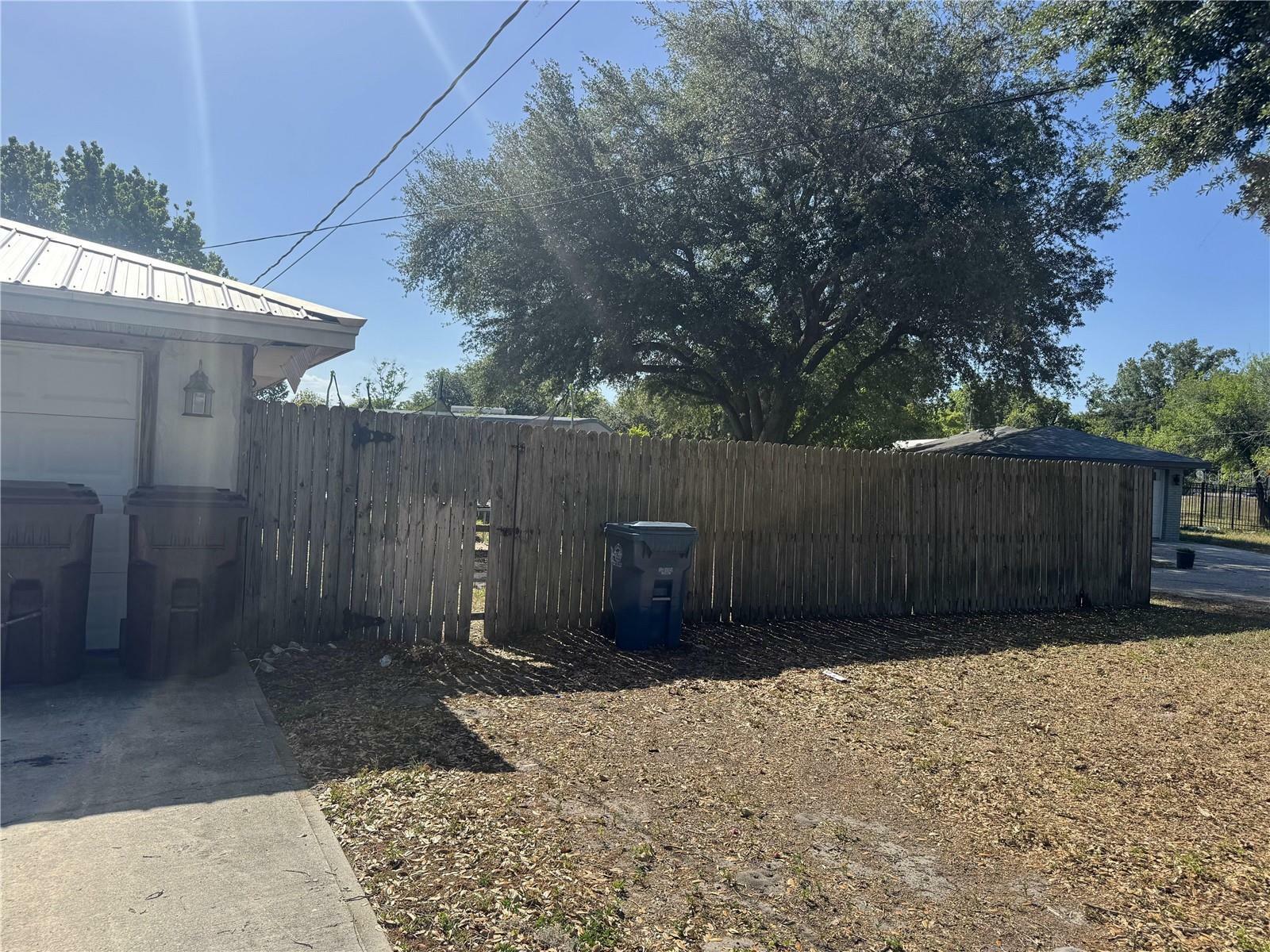 Property Photo: 916 Kentucky Street FL 33844