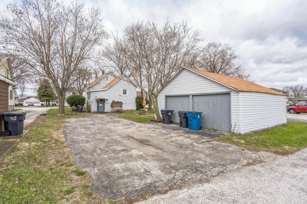 Property Photo: 16407 S Park Avenue IL 60473