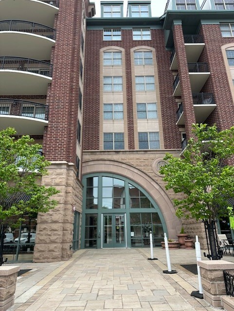 Property Photo:  44 N Vail Avenue 313  IL 60005 