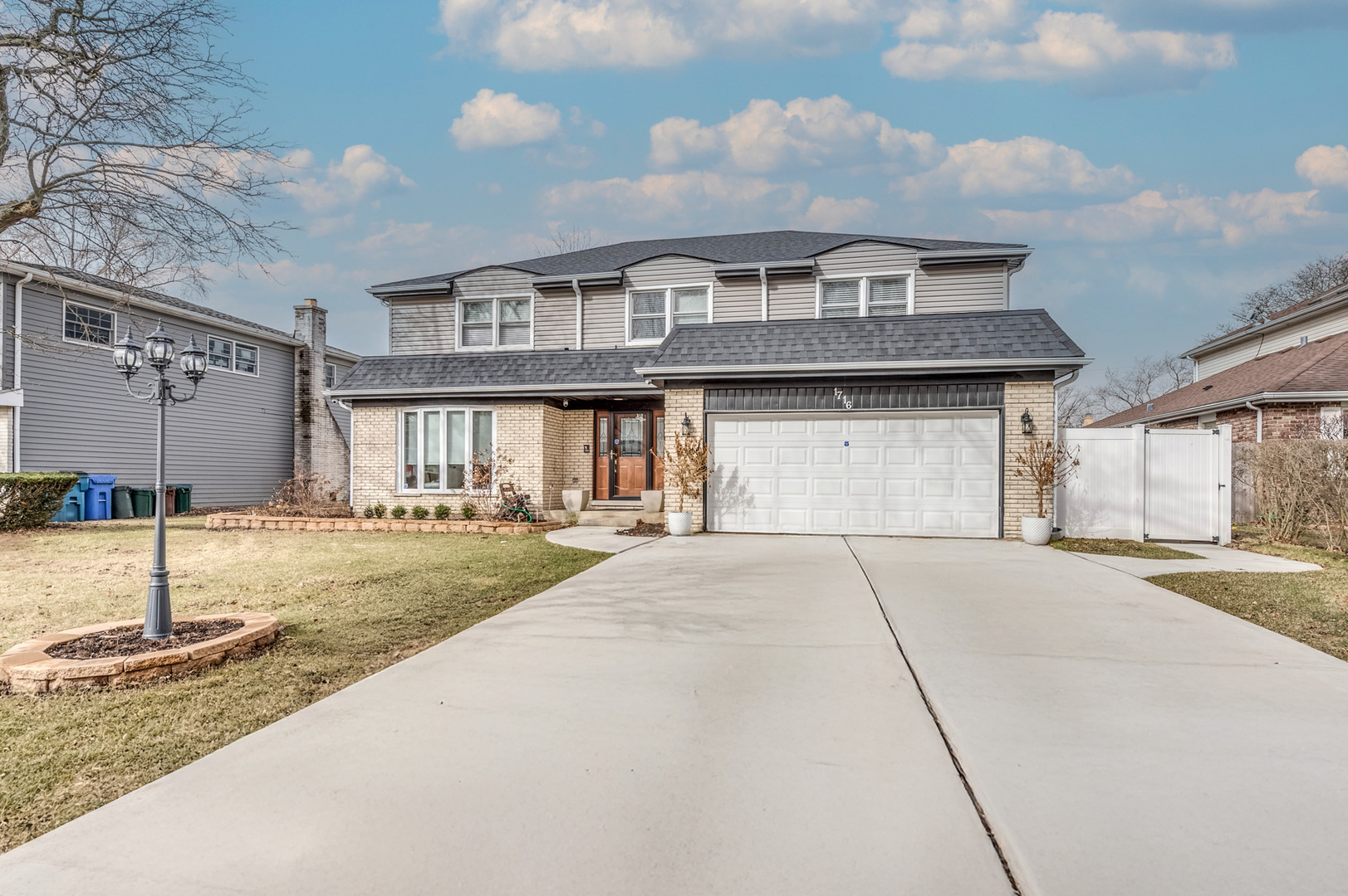 Property Photo: 1716 N Beech Road IL 60056