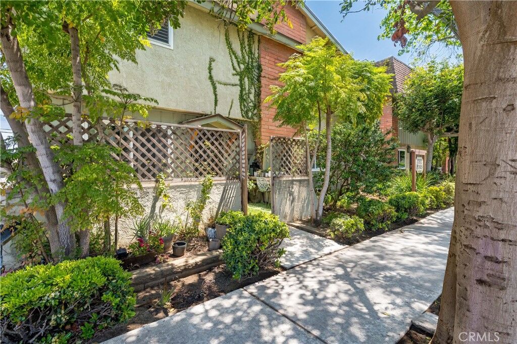 Property Photo:  360 Obispo Avenue 15  CA 90814 