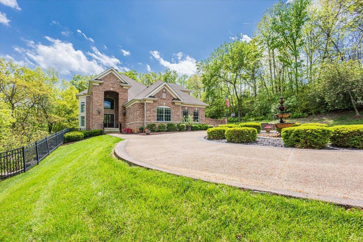 Property Photo: 9542 Country Club Grn MO 63127