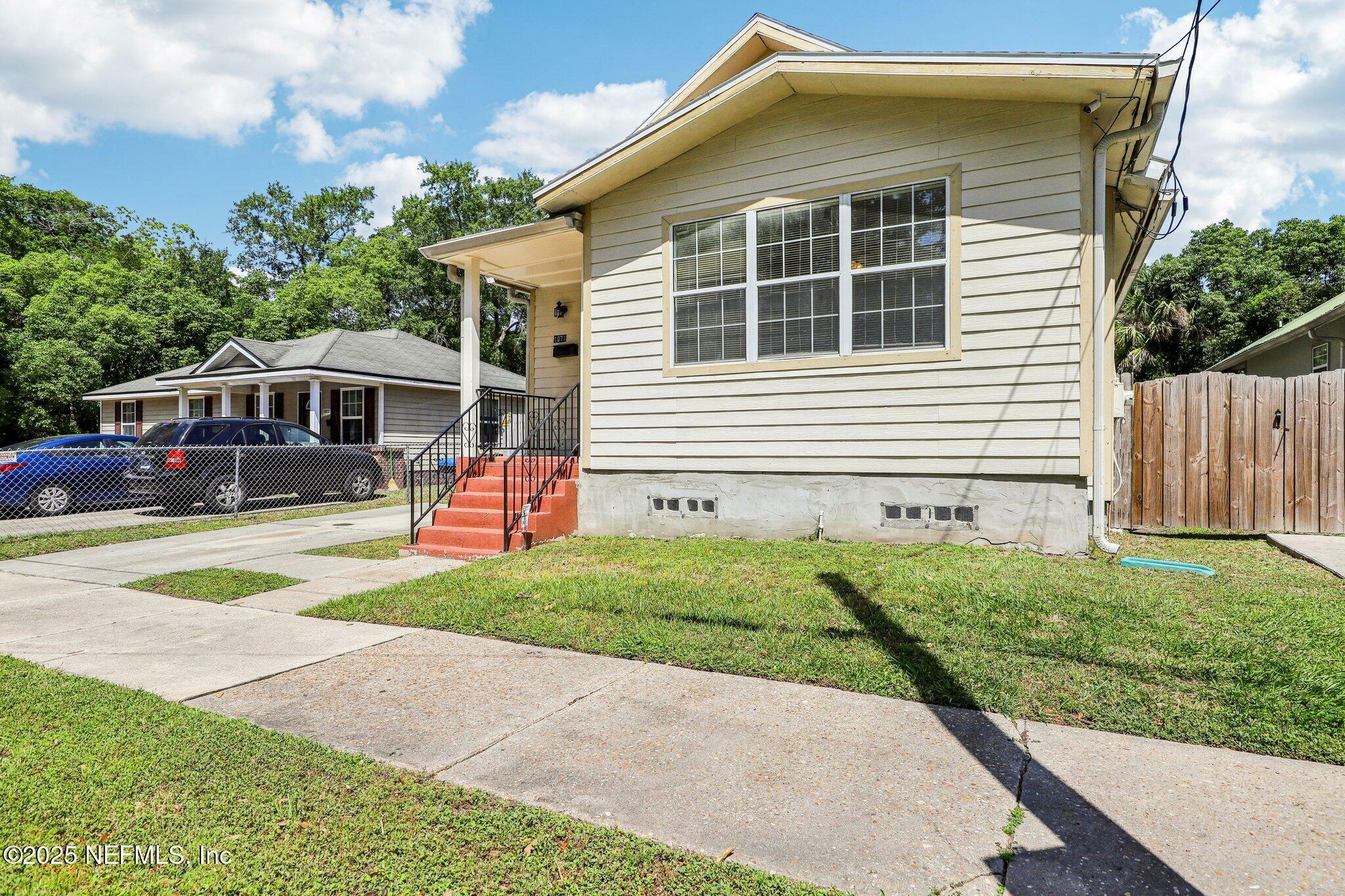 Property Photo: 1071 Scriven Street FL 32209
