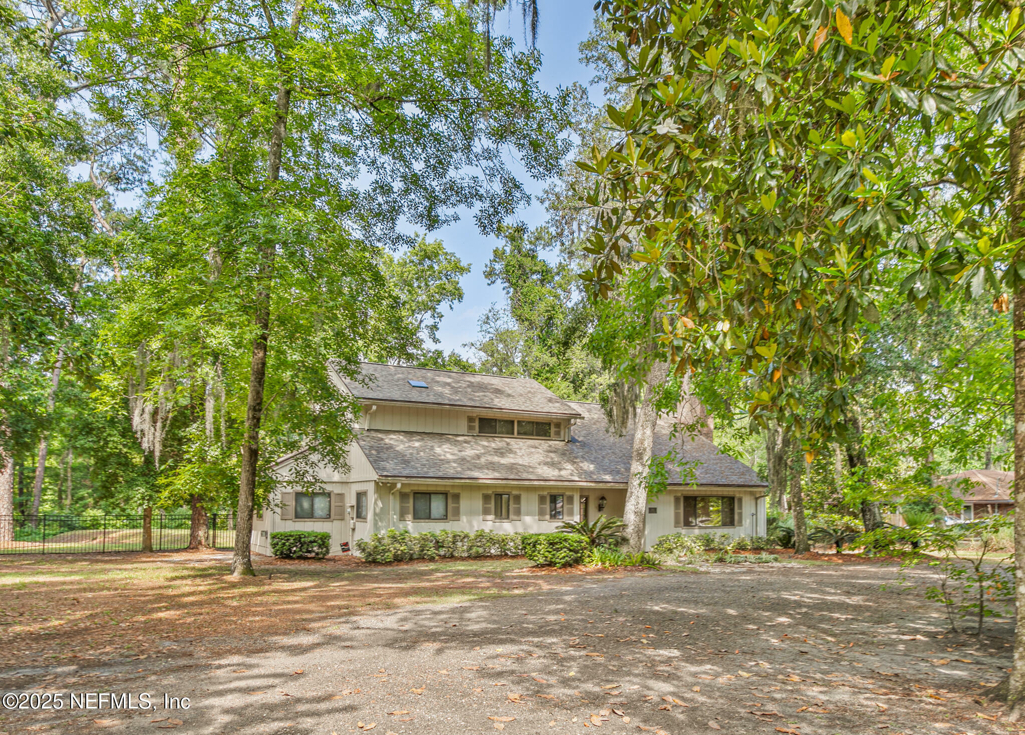 Property Photo: 12852 Longview Drive W FL 32223
