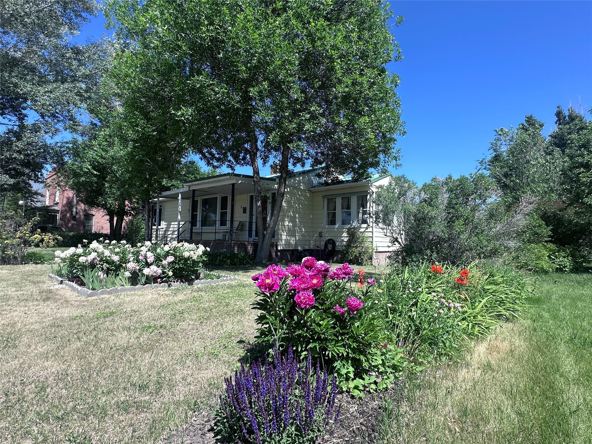 Property Photo: 5 W 1st Street MT 59759