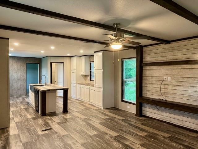 Property Photo: 707 Sun Court TX 76049