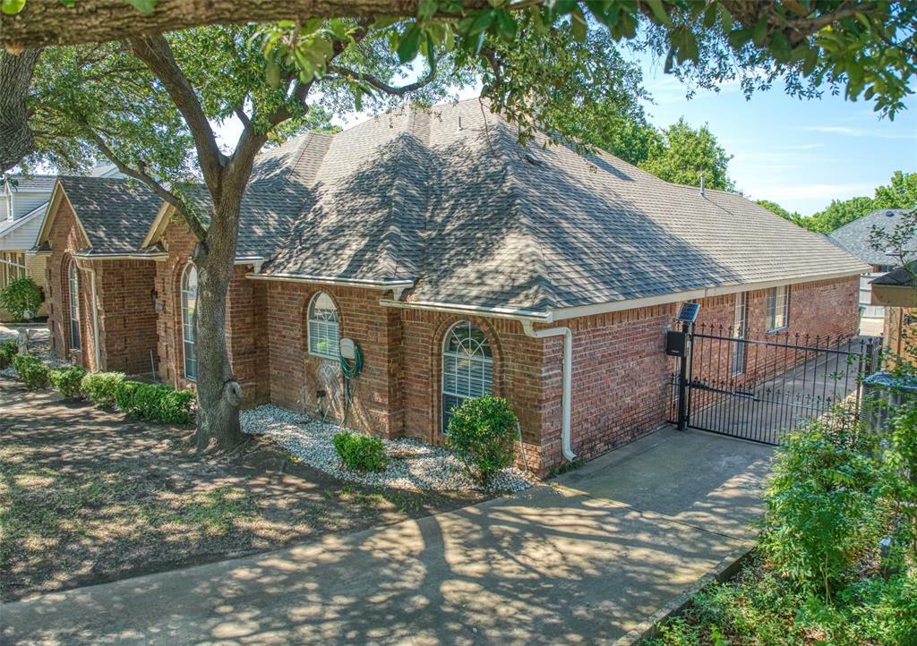 Property Photo: 2536 Fox Glenn Circle TX 76021