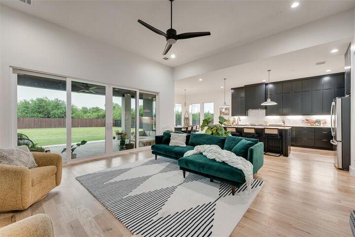 Property Photo: 418 Whispering Way TX 75154