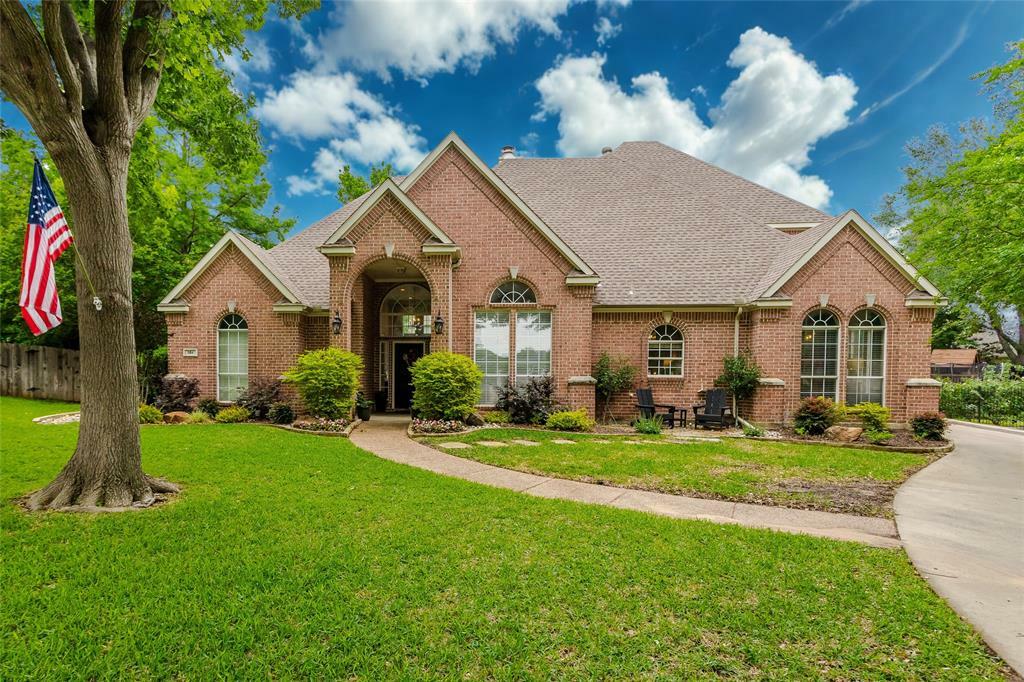 Property Photo: 504 Glenbrook Court TX 76092