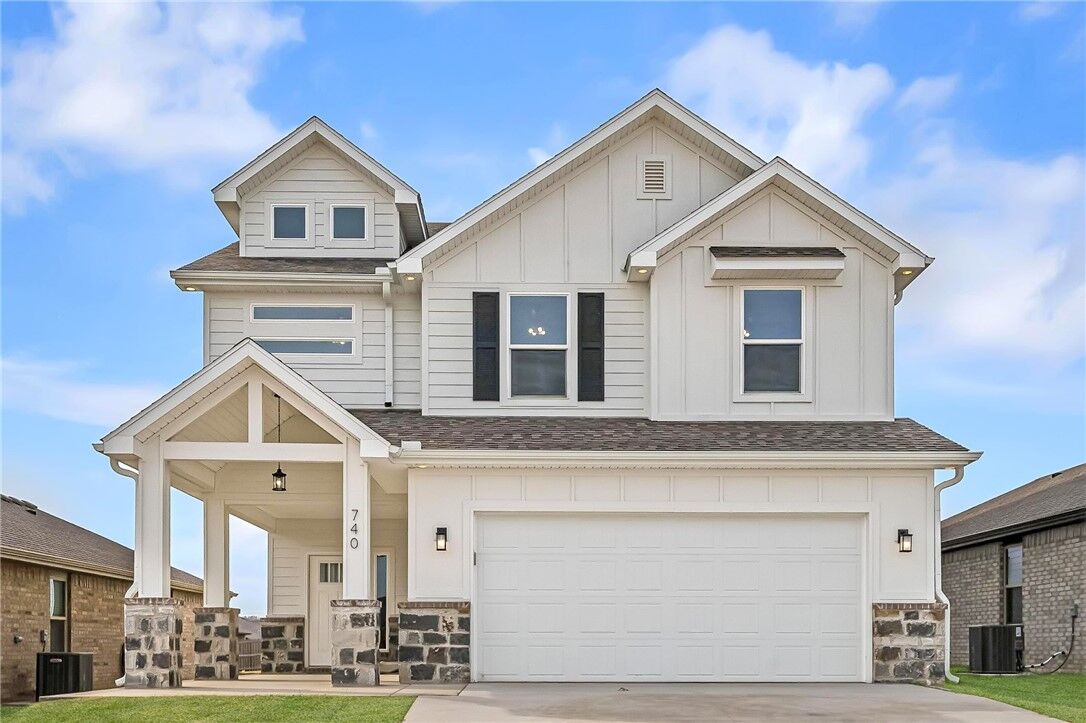 Property Photo:  740 Kendra Street  AR 72753 